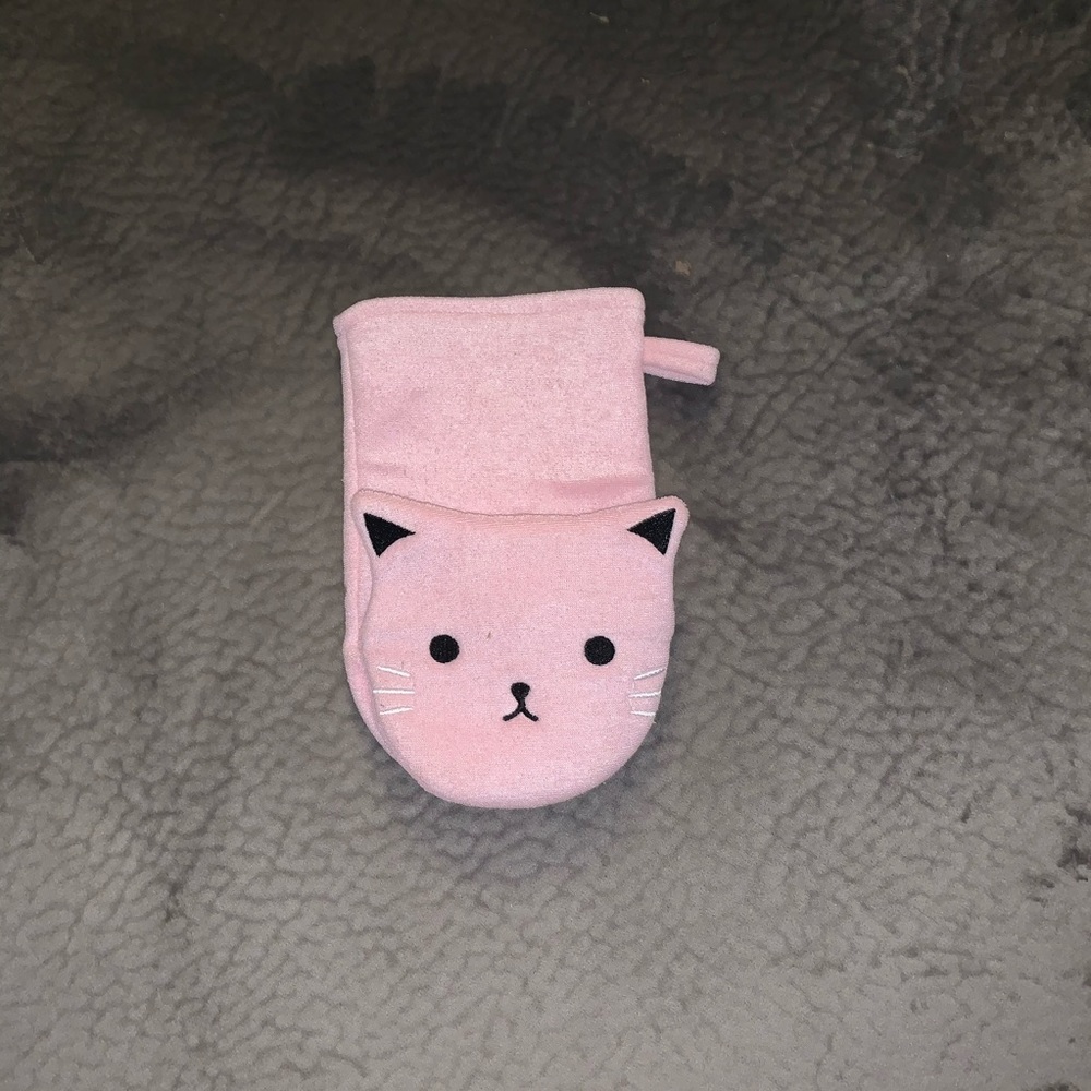 Forever 21 Cat Oven Mitt